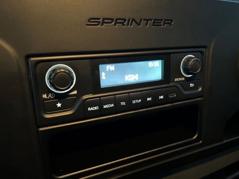 Used 2021 Mercedes-Benz Sprinter 2500 image 27