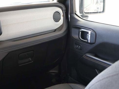 Used 2025 Jeep Wrangler Unlimited Sahara AWD/4WD image 17
