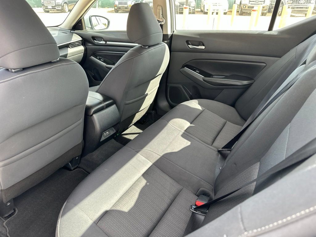 Used 2021 Nissan Altima 2.5 SV FWD image 17