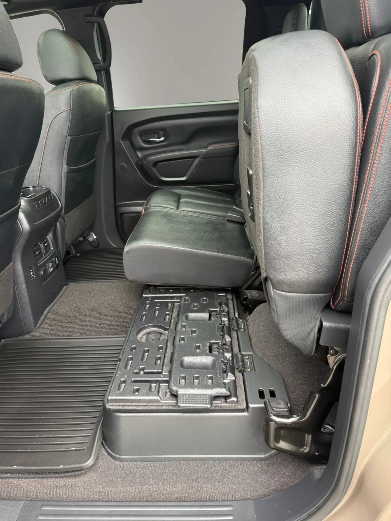 Used 2021 Nissan Titan PRO-4X w/ Pro-4x Convenience Package AWD/4WD image 43