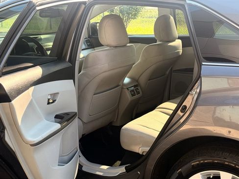 Used 2015 Toyota Venza LE FWD image 7