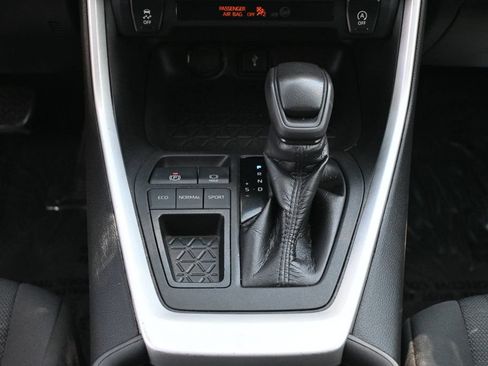 Used 2021 Toyota RAV4 XLE FWD image 11