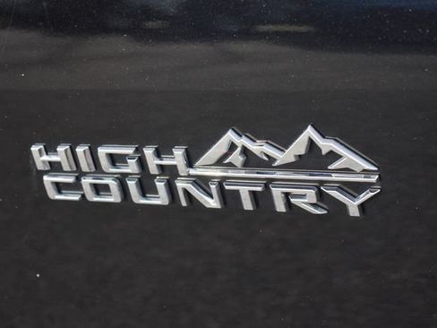 Used 2022 Chevrolet Traverse High Country AWD/4WD image 12