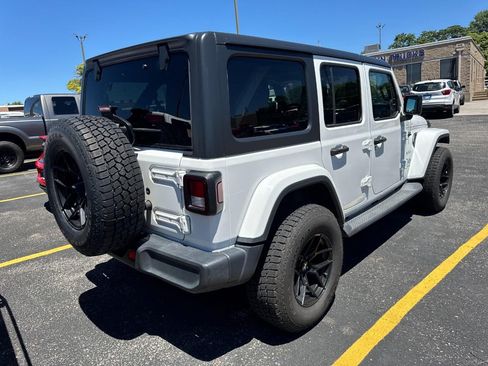 Used 2019 Jeep Wrangler Unlimited Sahara AWD/4WD image 8