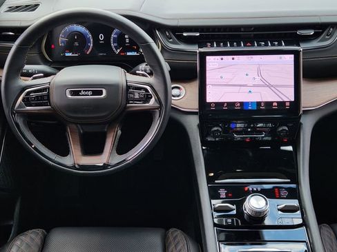 Certified 2025 Jeep Grand Cherokee Summit AWD/4WD image 26