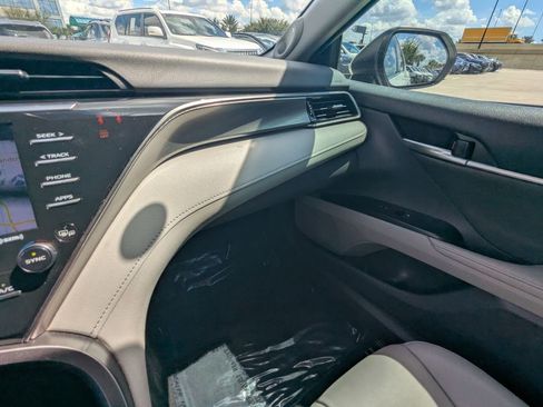 Used 2020 Toyota Camry XSE image 4