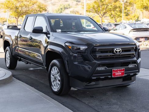 Certified 2025 Toyota Tacoma SR5 image 3