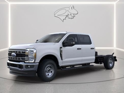 New 2026 Ford F350 XL w/ XL Chrome Package AWD/4WD image 2
