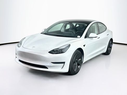 Used 2023 Tesla Model 3 Standard Range RWD image 3