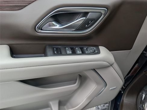 Used 2023 Chevrolet Tahoe Z71 w/ Z71 Off-Road Package AWD/4WD image 23