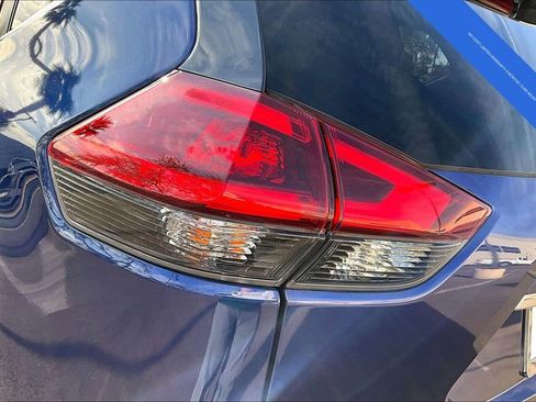 Used 2019 Nissan Rogue SV image 31