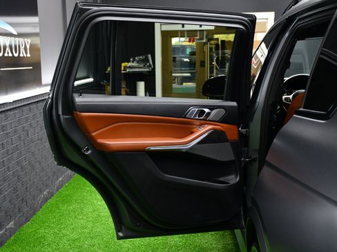 Used 2022 BMW X7 M50i w/ Executive Package image 39