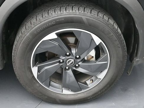 Used 2025 Nissan Rogue SV FWD image 15