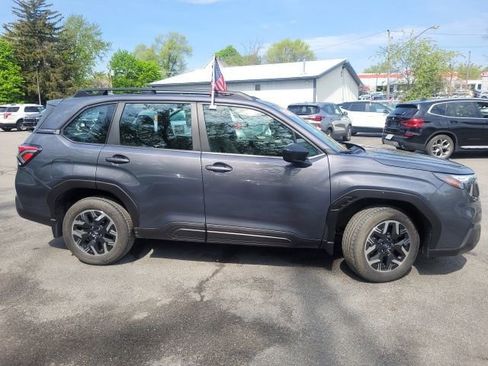 Used 2025 Subaru Forester AWD/4WD image 2