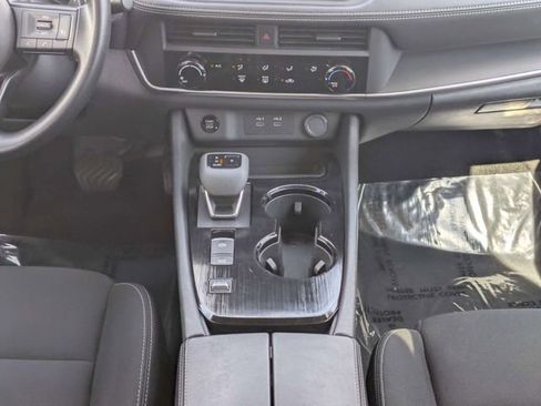Used 2024 Nissan Rogue S image 19