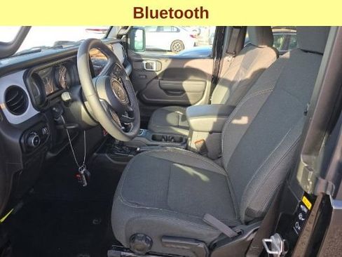 Used 2025 Jeep Wrangler Sport AWD/4WD image 10