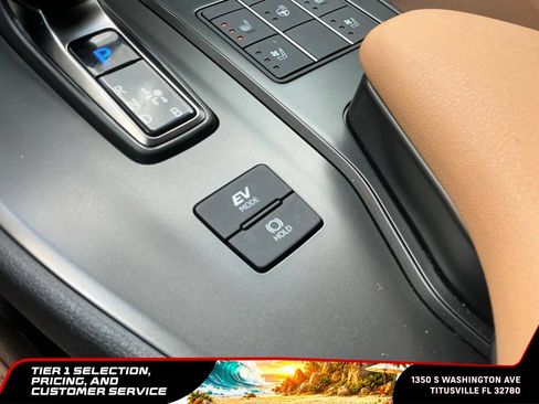 Used 2025 Lexus UX 300h FWD image 39