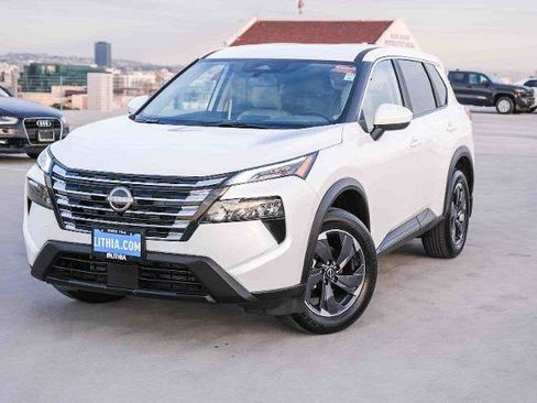 Certified 2025 Nissan Rogue SV image 1