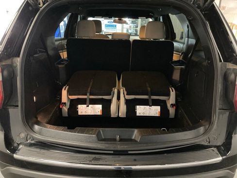 Used 2018 Ford Explorer XLT w/ Equipment Group 201A AWD/4WD image 33