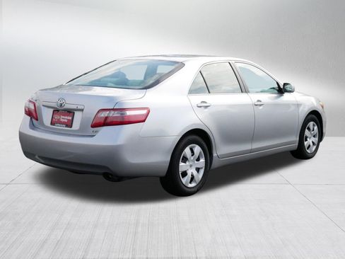Used 2009 Toyota Camry LE FWD image 7