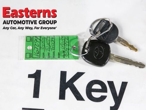 Used 2022 Toyota Tacoma SR image 32