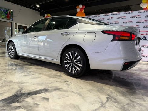 Used 2024 Nissan Altima 2.5 SV image 8