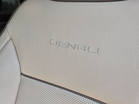 Used 2022 GMC Yukon Denali w/ Advanced Technology Package AWD/4WD image 13
