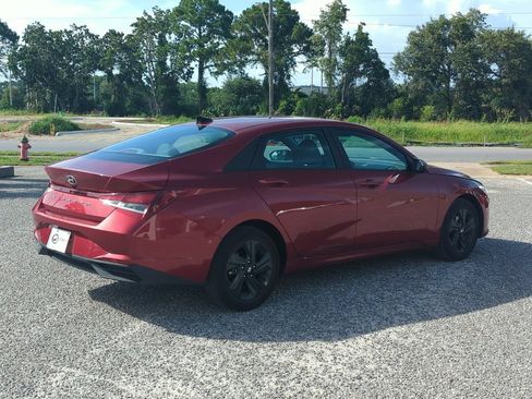 Used 2023 Hyundai Elantra SEL FWD image 7