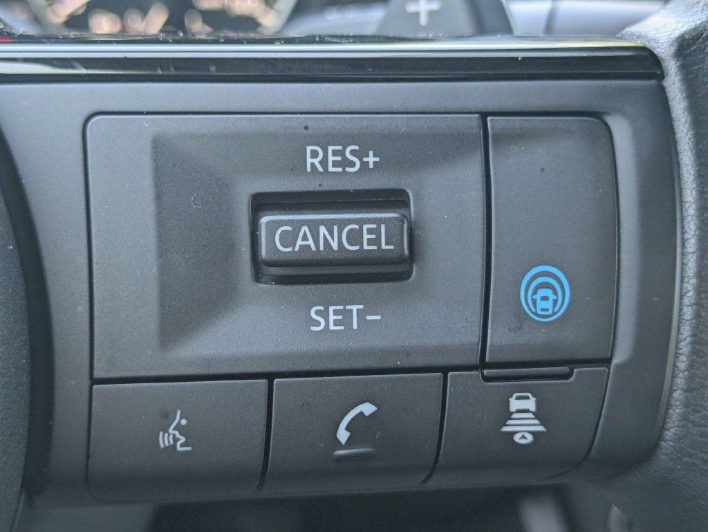 Used 2023 Nissan Rogue SV AWD/4WD image 27