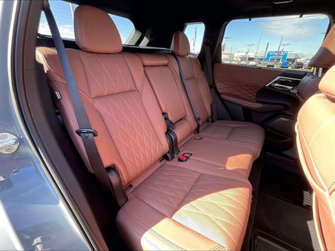 Used 2025 Mitsubishi Outlander SEL image 24