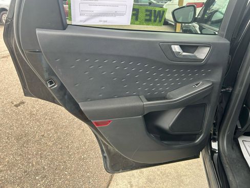 Used 2020 Ford Escape SE image 13