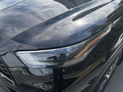 Used 2022 Toyota Highlander XLE AWD/4WD image 8