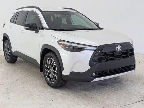 Used 2026 Toyota Corolla Cross XLE image 7