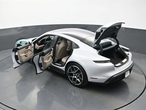 Used 2025 Porsche Taycan RWD image 30