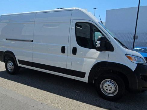 Used 2026 RAM ProMaster 2500 w/ Convenience Group FWD image 2