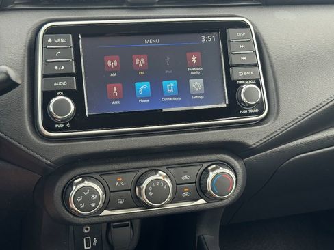 Used 2025 Nissan Versa S w/ Trunk Package image 12