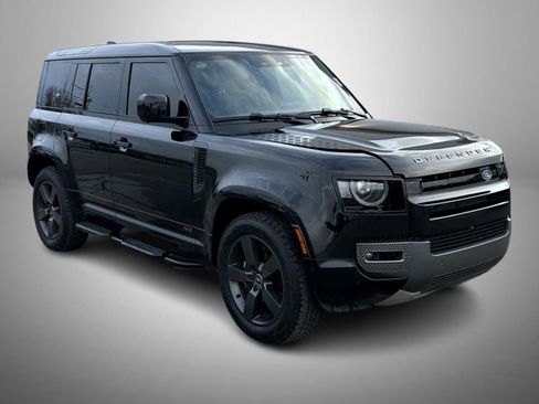 Used 2023 Land Rover Defender 110 V8 image 3