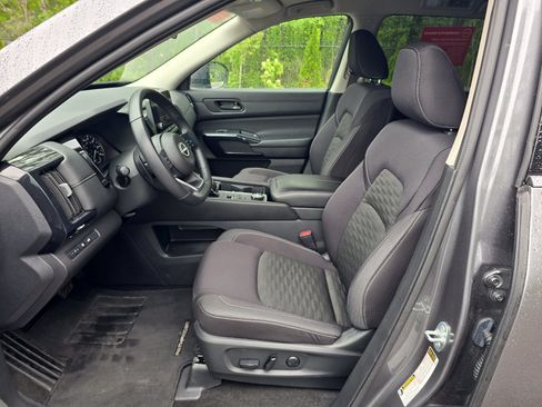 Certified 2025 Nissan Pathfinder SV AWD/4WD image 13