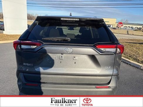 Certified 2022 Toyota RAV4 XLE image 4