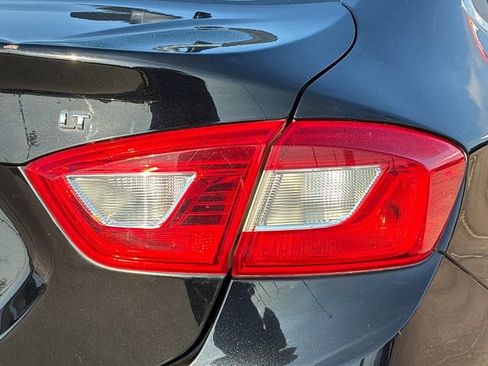 Used 2017 Chevrolet Cruze LT w/ Convenience Package FWD image 28