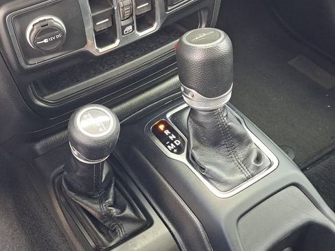 Used 2023 Jeep Gladiator Sport image 15