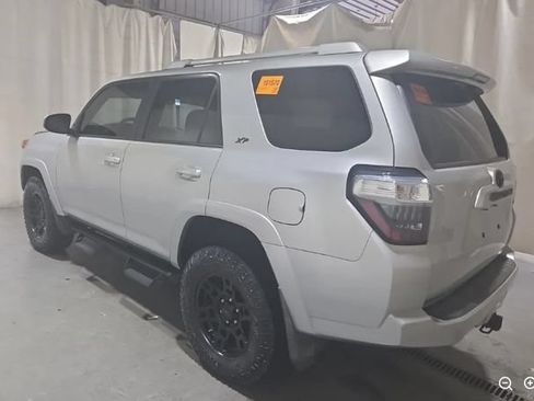 Used 2018 Toyota 4Runner SR5 AWD/4WD image 2