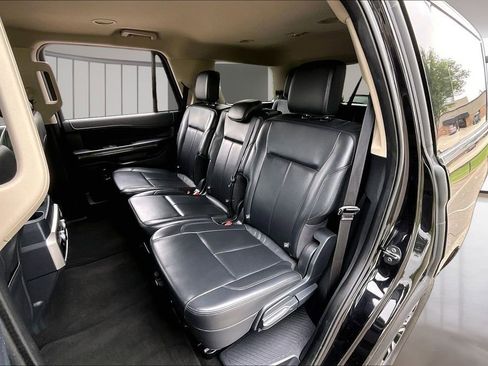 Used 2024 Ford Expedition XLT RWD image 28