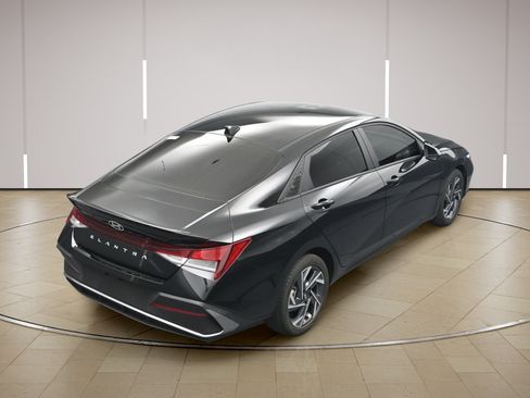 Used 2025 Hyundai Elantra Sport FWD image 32