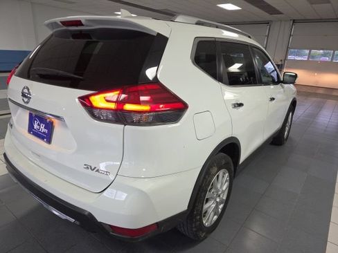 Used 2017 Nissan Rogue SV AWD/4WD image 5