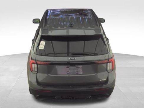Used 2025 Ford Explorer ST-Line w/ Premium Package image 7