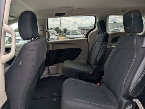 Used 2023 Chrysler Voyager LX FWD image 15