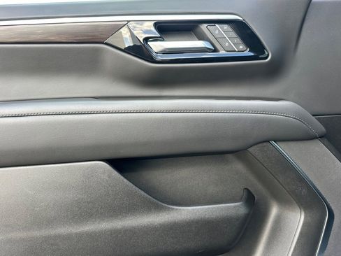 Certified 2025 Chevrolet Tahoe Z71 image 11