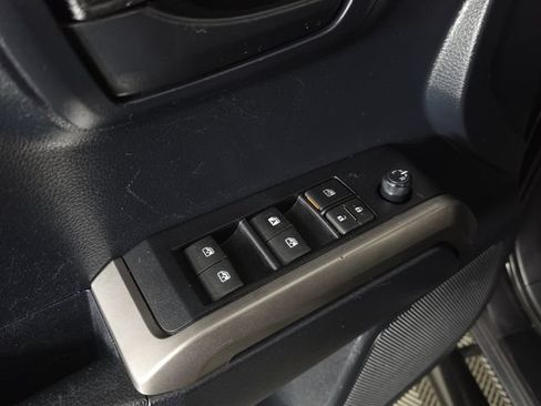 Used 2019 Toyota Tacoma SR5 AWD/4WD image 26