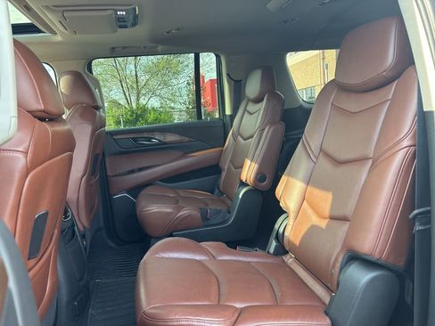 Used 2020 Cadillac Escalade ESV Luxury w/ Escalade Sport Edition AWD/4WD image 10